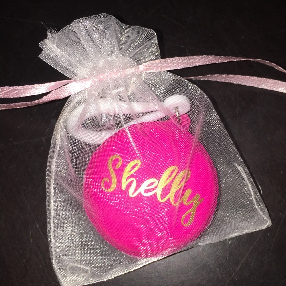 customized macaron keychain